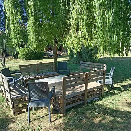 Le Val Du Pyrate Petit Dej Compris, Piscine, Parking
